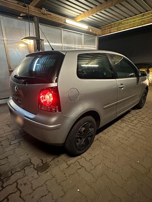 Gebraucht VW Polo 70 PS (51 kW) 2009 Grau Kleinwagen