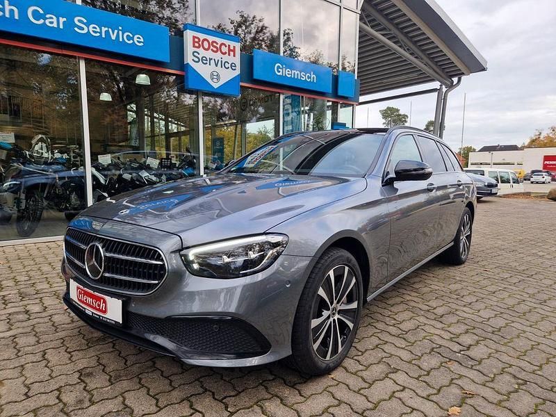 Grau Gebraucht 2022 Mercedes E300 Limousine | 32.890 € (Fairer Preis) - Bild 1/4