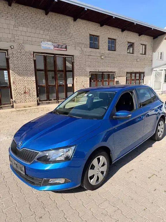Second-hand Skoda Fabia Active 90 CP (66 kW) 2016 Albastru Berlinǎ