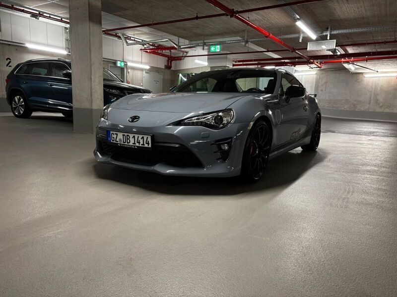 Grau Gebraucht 2018 Toyota GT86 Edition Coupé | 28.500 € (Etwas zu teuer) - Bild 1/4