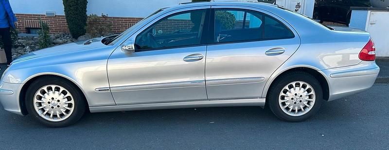 Silber Gebraucht 2006 Mercedes E280 Limousine | 6.900 € (Fairer Preis) - Bild 1/4
