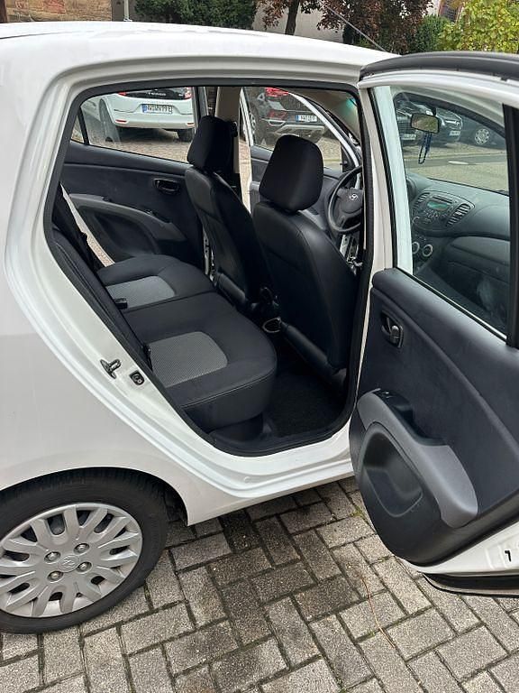 Weiß Gebraucht 2010 Hyundai i10 Edition Kleinwagen | 3.200 € (Etwas zu teuer) - Bild 1/4