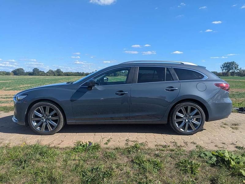 Grau Gebraucht 2021 Mazda 6 Ad'Vantage Kombi | 22.500 € (Fairer Preis) - Bild 1/4