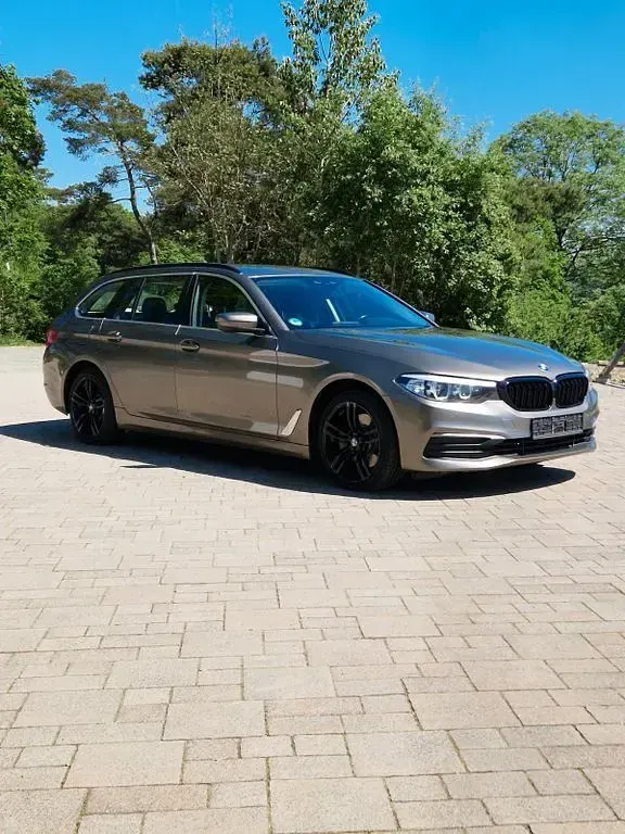 Gebraucht BMW 520 190 PS (139 kW) 2018 Gold Kombi