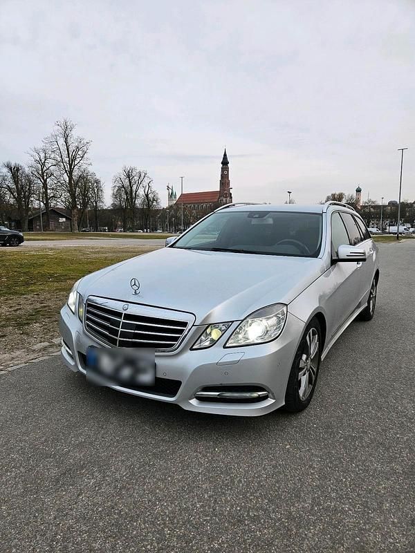 Gebraucht Mercedes E250 204 PS (150 kW) 2011 Grau Kombi