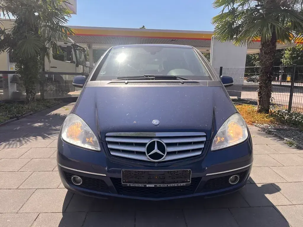 Gebraucht Mercedes A180 116 PS (85 kW) 2010 Blau Limousine