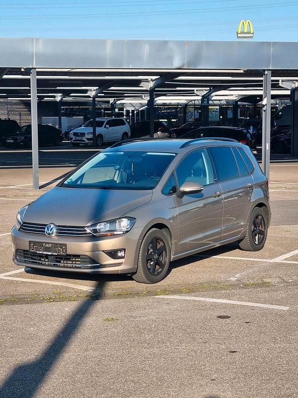 Beige Gebraucht 2017 VW Golf Sportsvan Sound Van / Kleinbus | 9.850 € (Guter Preis) - Bild 1/4