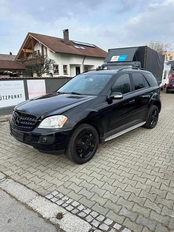 Gebraucht Mercedes ML320 211 PS (155 kW) 2007 Schwarz SUV