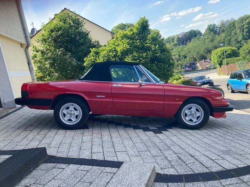 Rot Gebraucht 1988 Alfa Romeo Spider Cabrio | 14.950 € - Bild 1/4