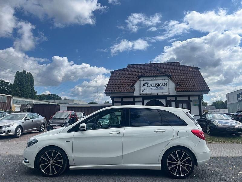 Weiß Gebraucht 2011 Mercedes B180 Night Van / Kleinbus | 9.250 € (Fairer Preis) - Bild 1/4