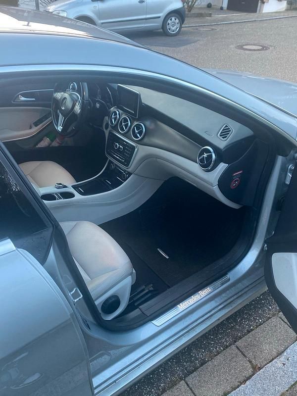 Gebraucht Mercedes CLA180 120 PS (88 kW) 2014 Silber Limousine