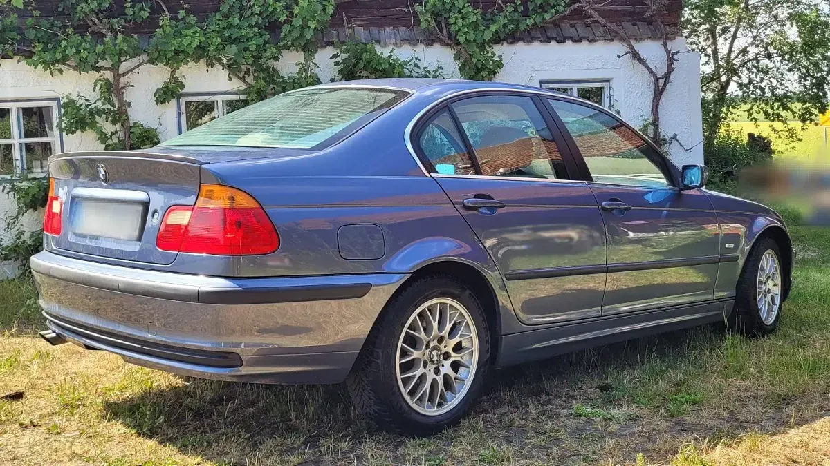 Gebraucht BMW 320 Sport Line 150 PS (110 kW) 1998 Blau Limousine