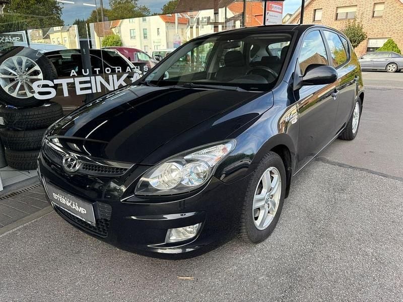 Schwarz Gebraucht 2010 Hyundai i30 Style Limousine | 1.799 € (Fairer Preis) - Bild 1/4