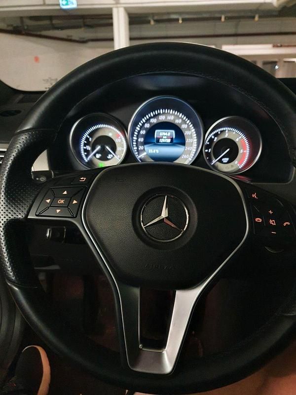 Schwarz Gebraucht 2013 Mercedes E250 Kombi | 12.000 € (Fairer Preis) - Bild 1/4