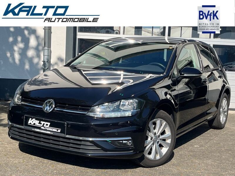 Deep black perleffekt Gebraucht 2017 VW Golf VII Comfortline Limousine | 15.450 € (Fairer Preis) - Bild 1/4