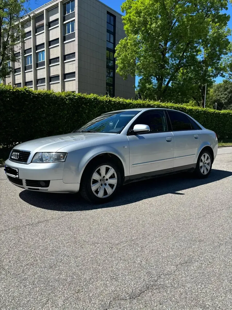 Używany Audi A4 150 KM (110 kW) 2001 Szary Sedan/Limuzyna