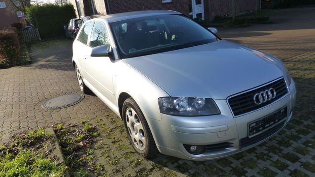 Silber metallic Gebraucht 2003 Audi A3 Attraction Limousine | 4.990 € - Bild 1/4