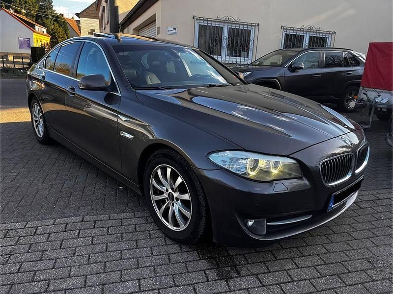 Gebraucht BMW 520 184 PS (135 kW) 2012 Grau Limousine