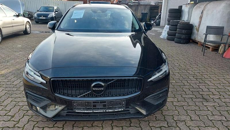 Gebraucht Volvo V60 Core 197 PS (144 kW) 2022 Schwarz Kombi