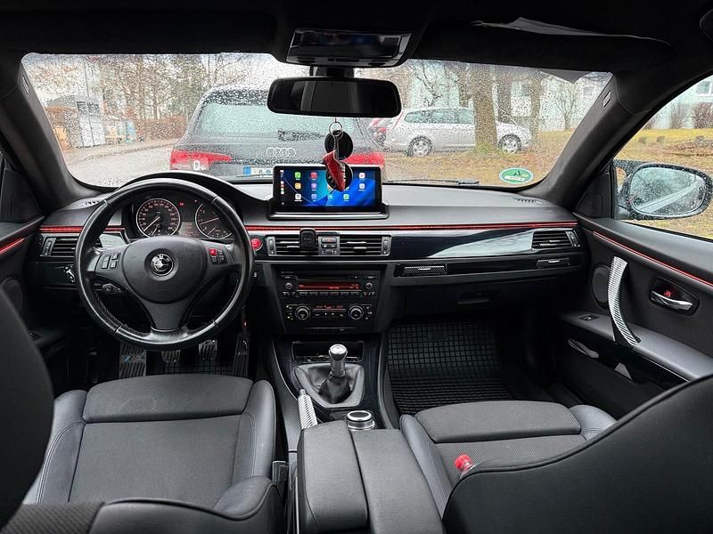 Gebraucht BMW 318 143 PS (105 kW) 2010 Schwarz Coupé