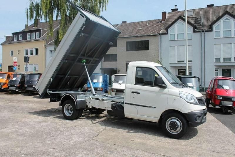 Neu Piaggio Porter 106 PS (77 kW) 2025 Plaster weiss SUV