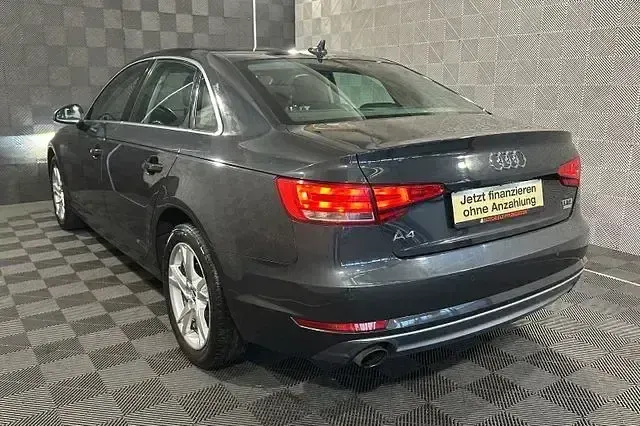 Gebraucht Audi A4 Sport 190 PS (139 kW) 2018 Grau Limousine