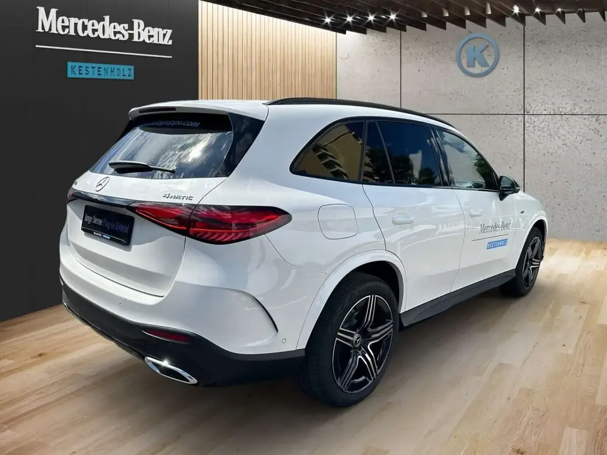 Gebraucht Mercedes GLC300de AMG 333 PS (244 kW) 2025 Unilack polarweiß SUV