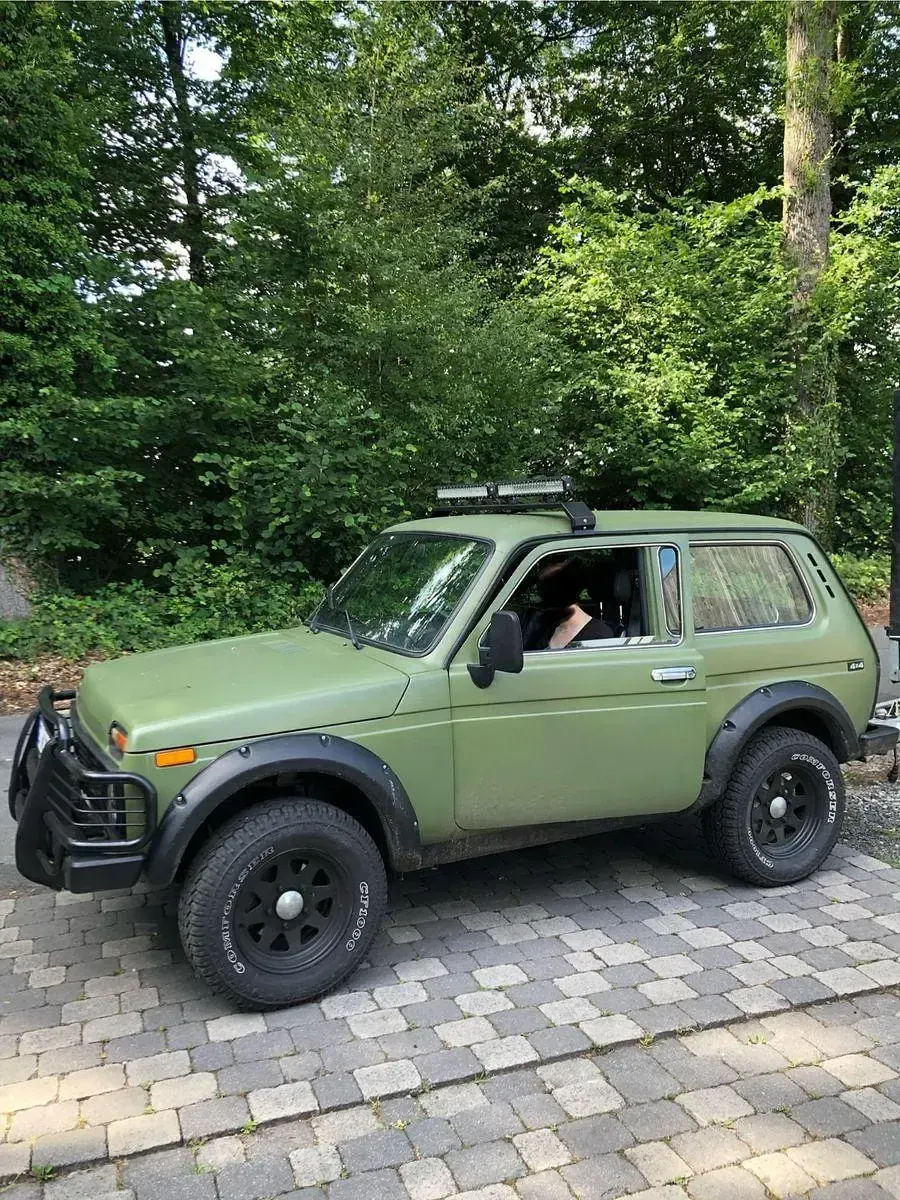 Gebraucht Lada niva 82 PS (60 kW) 2009 Grün SUV