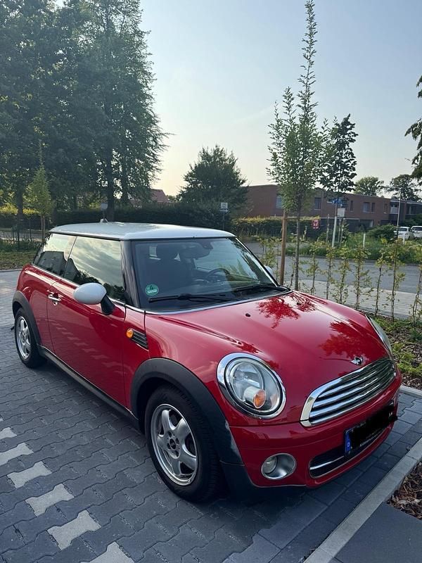 Rot Gebraucht 2009 Mini Cooper D Kleinwagen | 4.750 € (Fairer Preis) - Bild 1/4