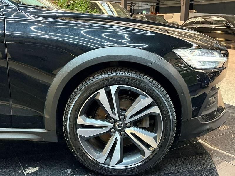 Gebraucht Volvo V60 CC Plus 197 PS (144 kW) 2023 Schwarz Kombi