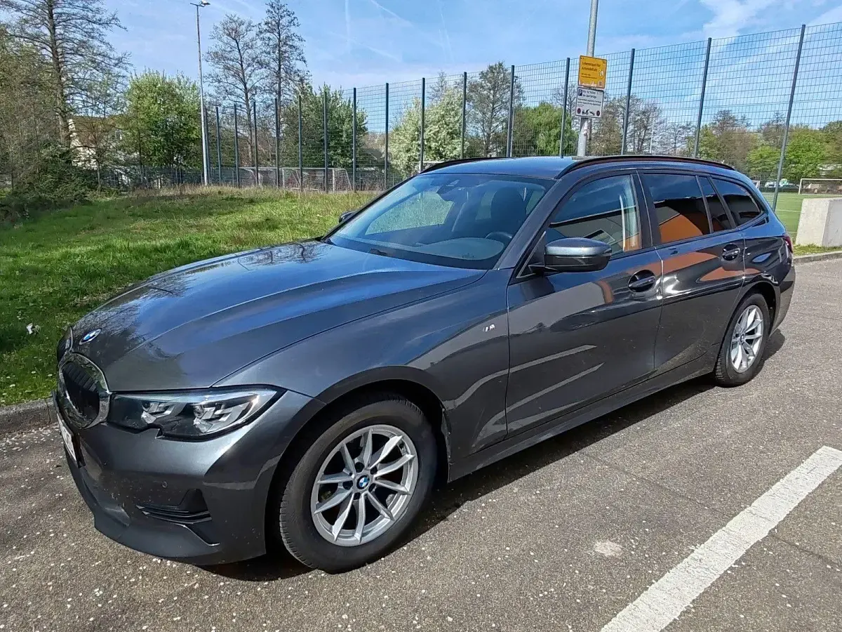 Gebraucht BMW 318 Advantage 156 PS (114 kW) 2020 Grau Kombi