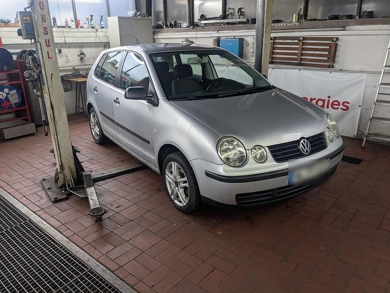 Gebraucht VW Polo 64 PS (47 kW) 2003 Silber Kleinwagen