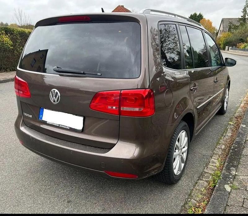 Gebraucht VW Touran Trendline 140 PS (102 kW) 2012 Braun Van / Kleinbus