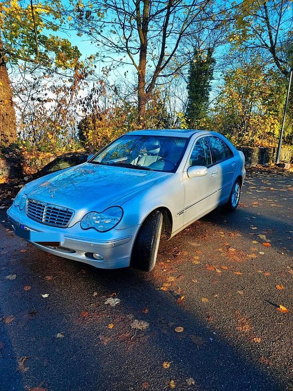 Grau Gebraucht 2002 Mercedes C220 Limousine | 3.600 € (Fairer Preis) - Bild 1/4