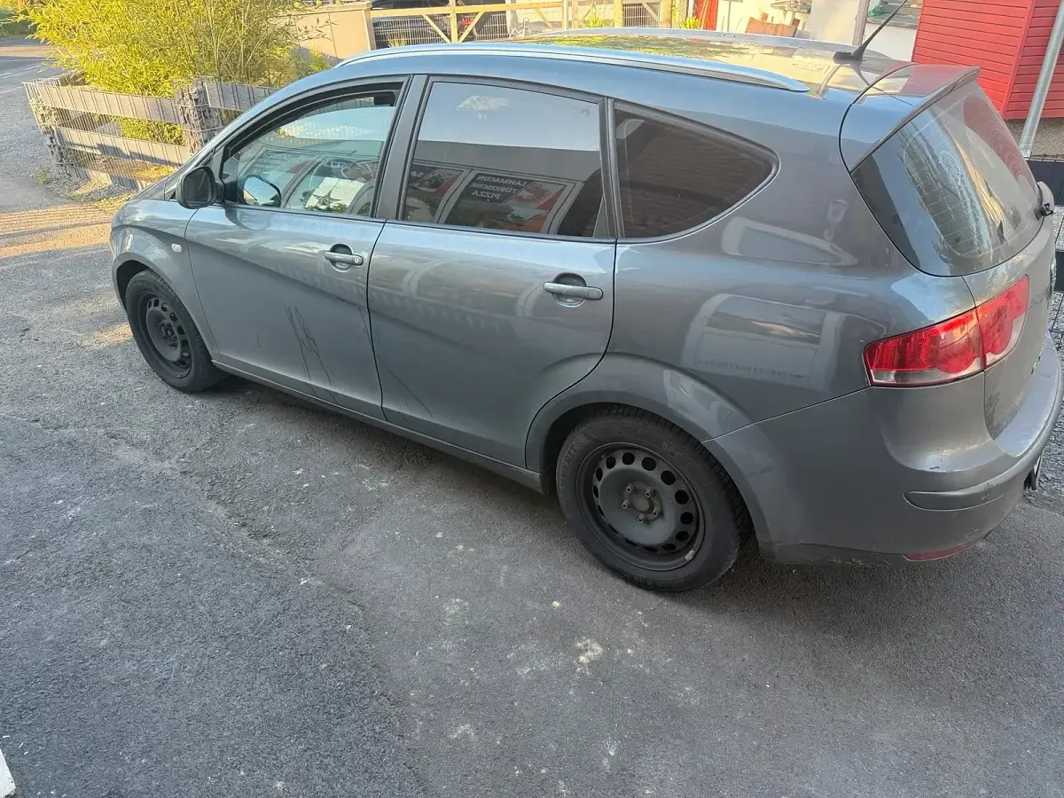 Używany Seat Altea XL 110 KM (80 kW) 2012 Srebrny Minivan