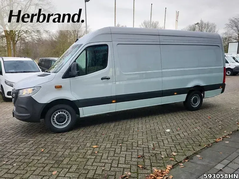 Second-hand Mercedes Sprinter 170 CP (125 kW) 2024 Alb Van