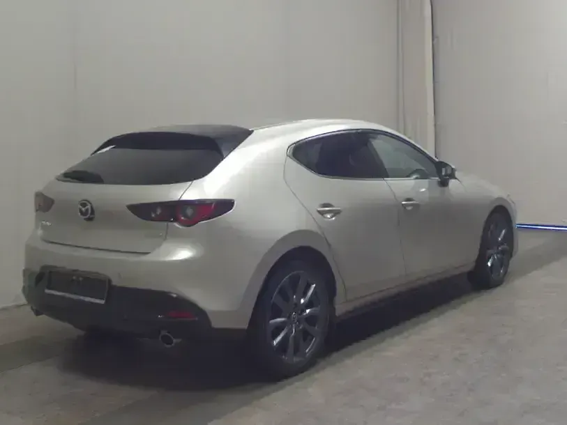 Second-hand Mazda 3 122 CP (89 kW) 2023 Alb Berlinǎ