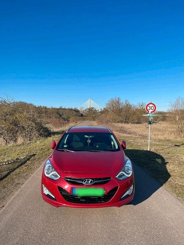 Gebraucht Hyundai i40 136 PS (100 kW) 2015 Rot Kombi