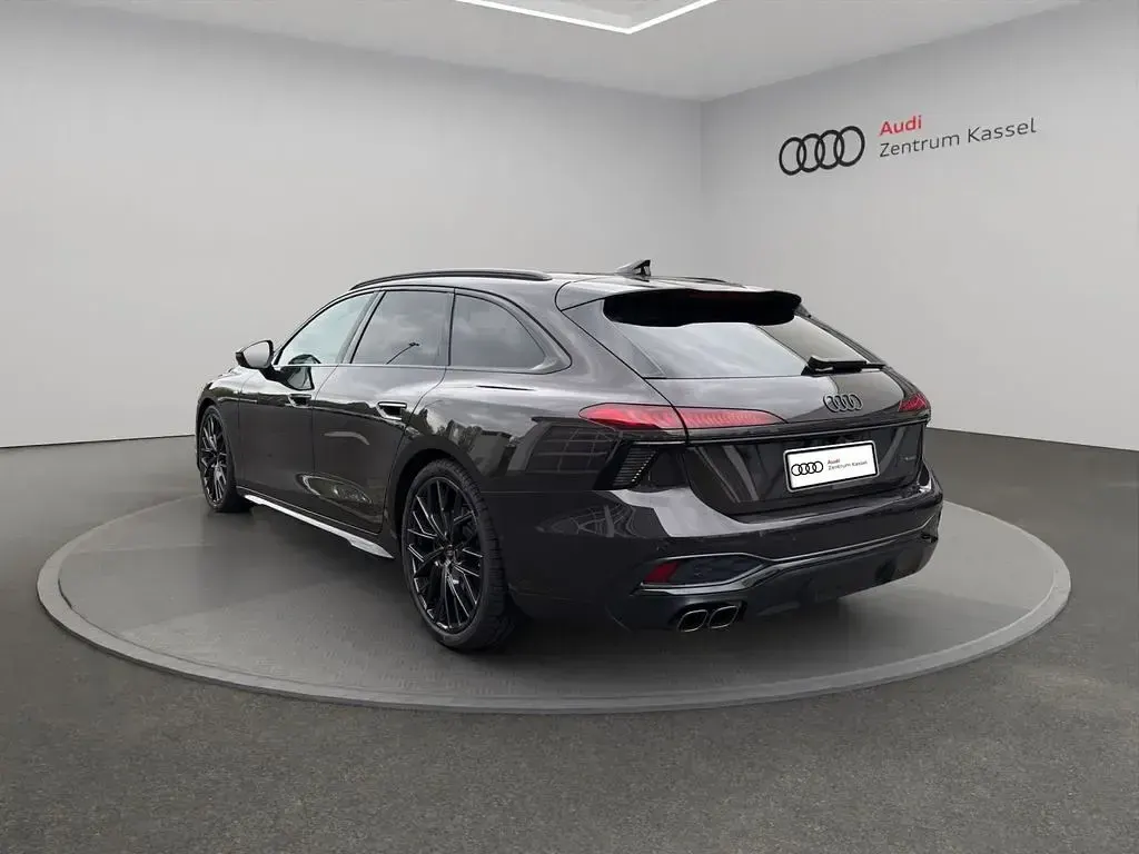 Gebraucht Audi A6 Sport 204 PS (150 kW) 2026 Madeirabraun metallic Kombi