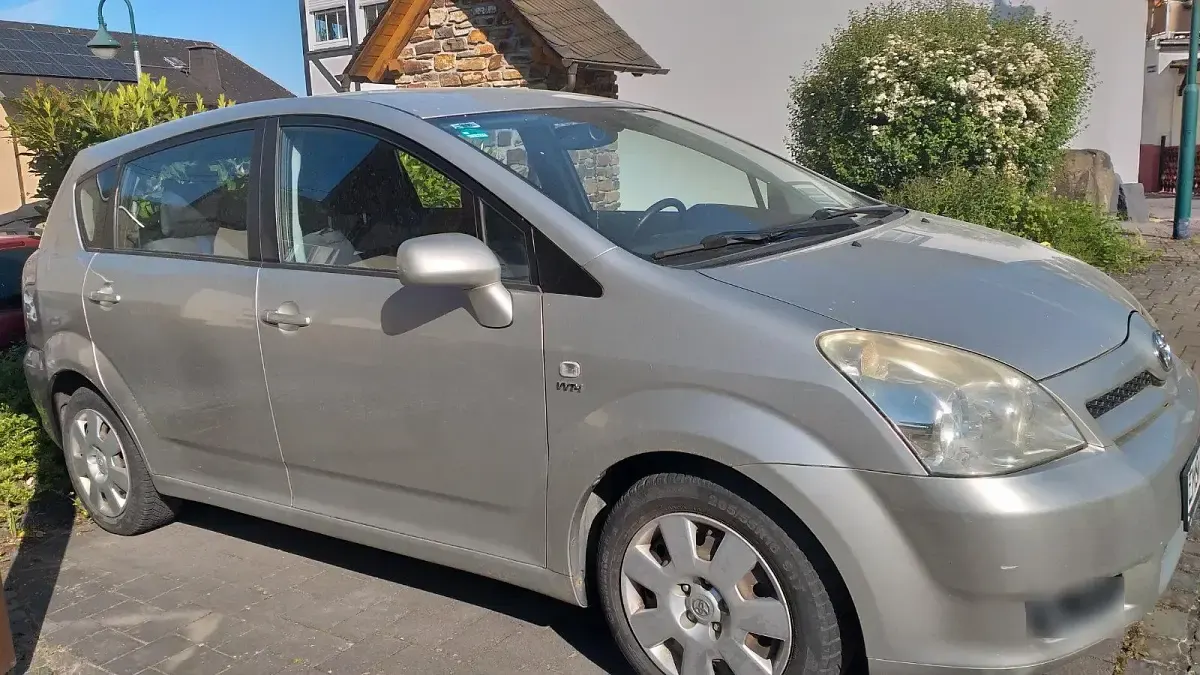 Gebraucht Toyota Corolla Verso 129 PS (94 kW) 2005 Silber Van / Kleinbus