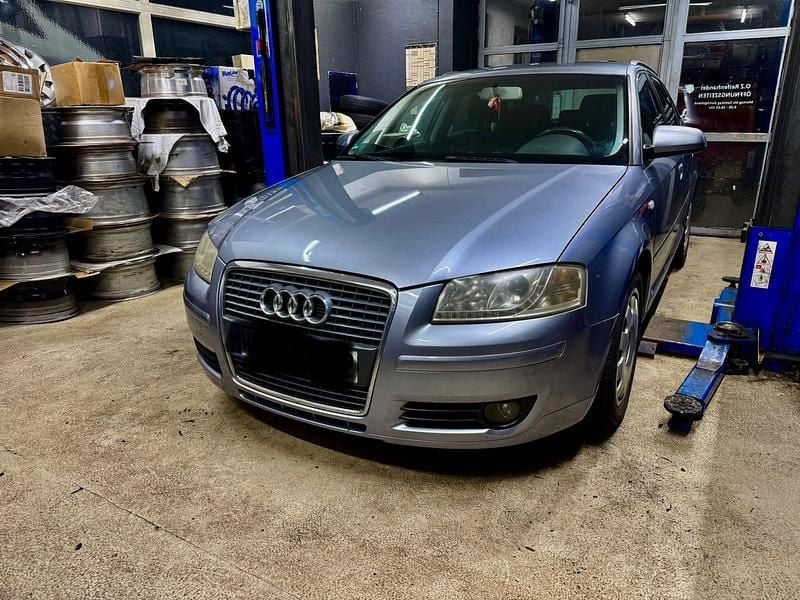 Grau Gebraucht 2004 Audi A3 Kleinwagen | 1.699 € (Guter Preis) - Bild 1/4