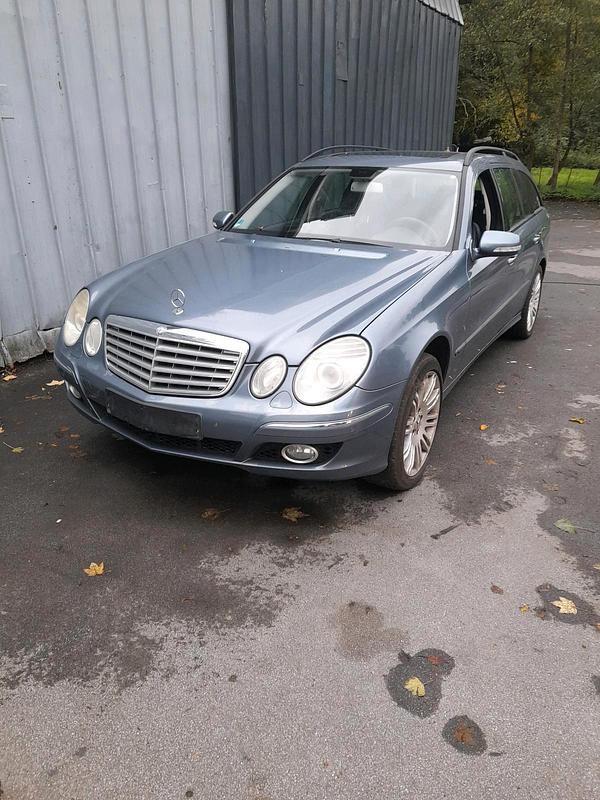 Blau Gebraucht 2006 Mercedes E320 Kombi | 3.000 € (Superpreis) - Bild 1/4
