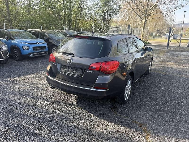 Gebraucht Opel Astra 140 PS (102 kW) 2013 Plat.anthr./rogrey/0j:silbergr Kombi