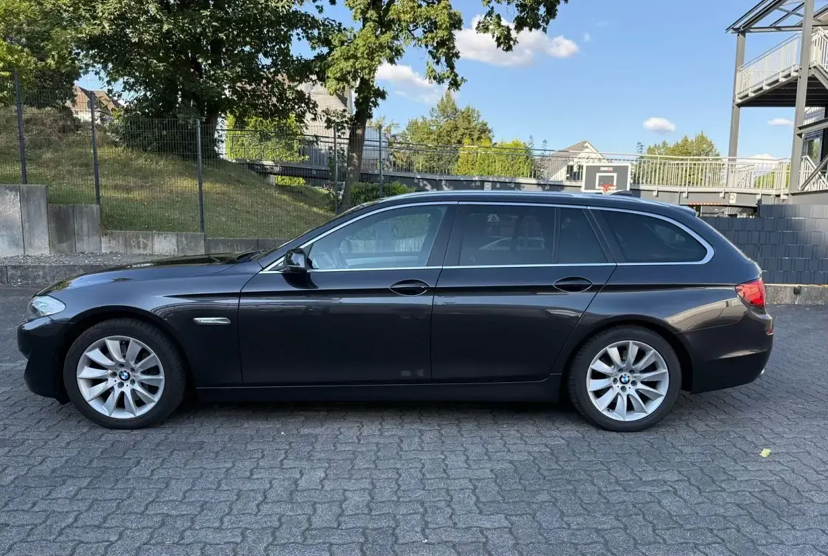 Gebraucht BMW 525 M Sport 218 PS (160 kW) 2013 Grau Kombi