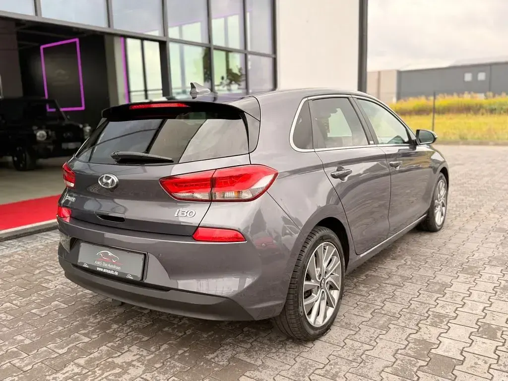 Gebraucht Hyundai i30 Premium 136 PS (100 kW) 2020 Grau Limousine