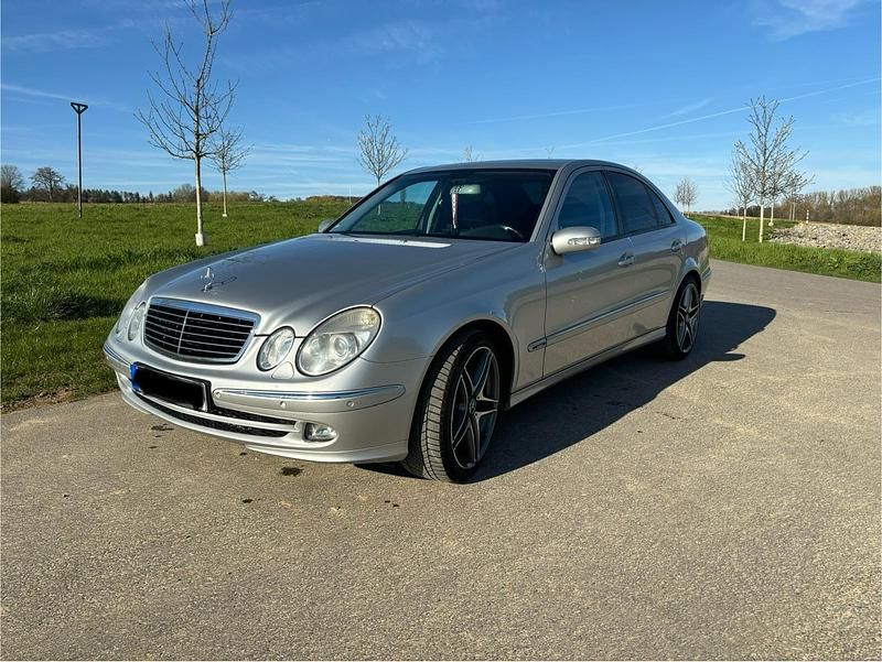 Silber Gebraucht 2005 Mercedes E350 Limousine | 5.000 € (Guter Preis) - Bild 1/4