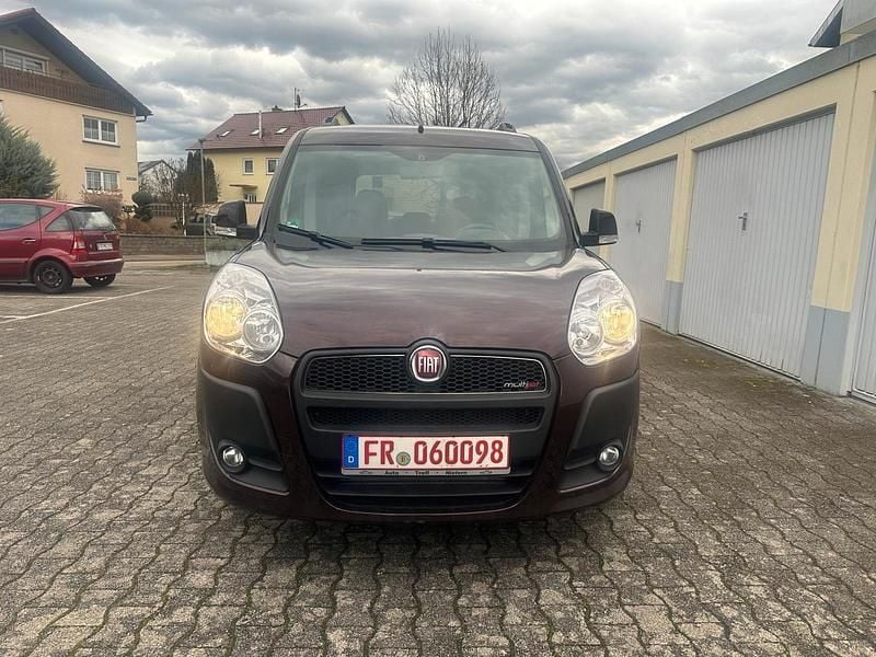 Rot Gebraucht 2010 Fiat Doblò Van / Kleinbus | 4.750 € (Fairer Preis) - Bild 1/4