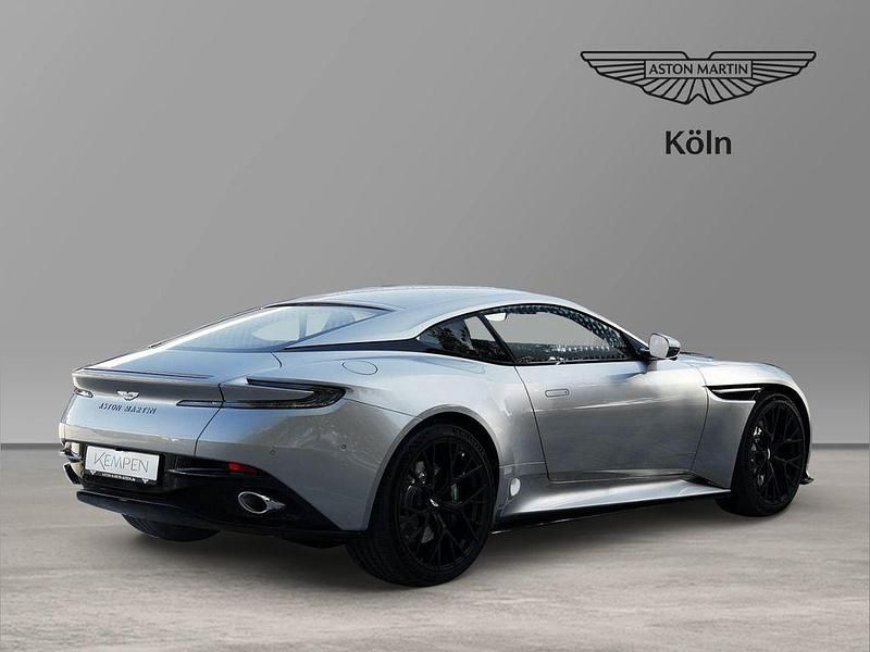 Neu Aston Martin DB12 680 PS (500 kW) 2026 Silber Coupé
