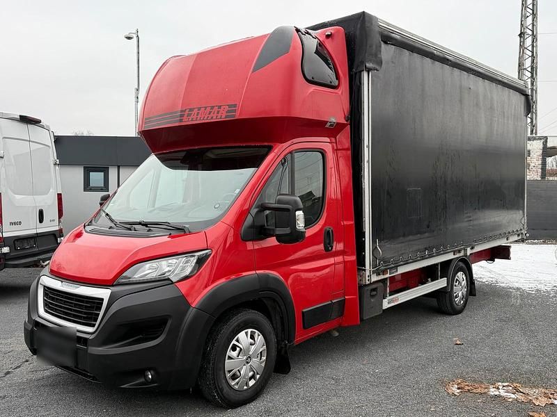 Rot Gebraucht 2019 Peugeot Boxer Van | 15.950 € (Teuer) - Bild 1/4