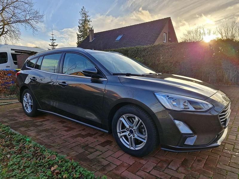 Silber Gebraucht 2019 Ford Focus Cool & Connect Kombi | 10.699 € (Guter Preis) - Bild 1/4